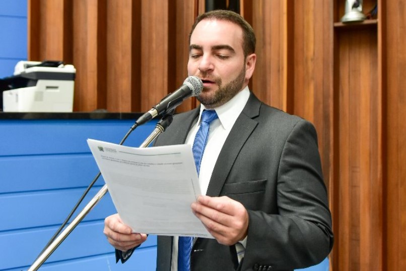 Parlamentar solicitou sinalização de trânsito adequada para segurança da comunidade escolar.