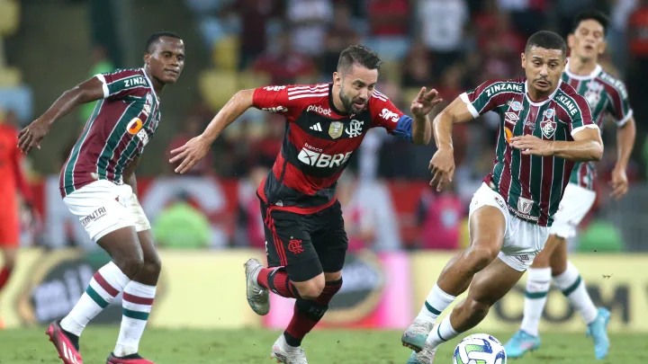 Flamengo e Fluminense empatam em jogo clássico pelo Brasileirão.