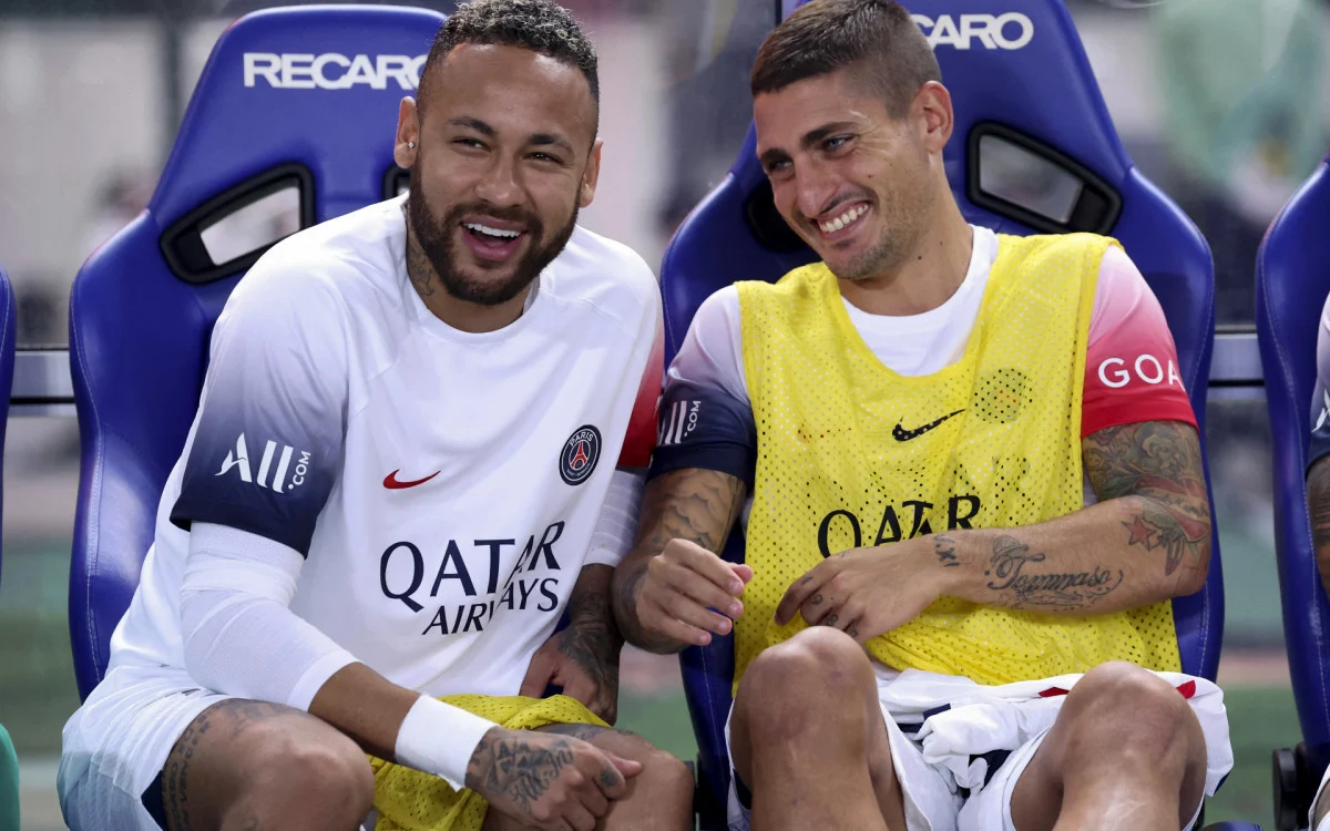 Neymar assiste do banco a derrota do PSG