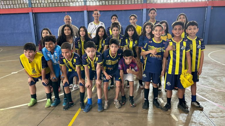 Time de futsal de uma escola de Campo Grande