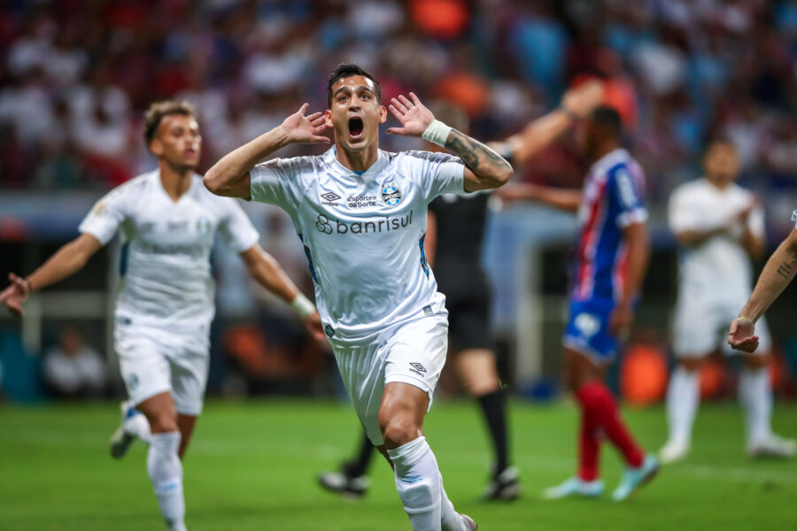 Grêmio derrota Bahia com gol no fim, soma 3ª vitória seguida e mantém vice-liderança