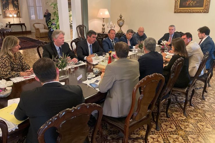 Reunião com autoridades brasileiras e paraguaias serviu para aproximação com o novo presidente e discussão de temas de interesse de MS