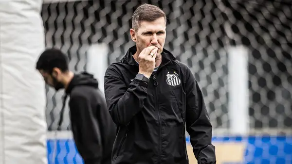 Santos, de Paulo Turra, venceu o Goiás na Vila Belmiro pelo Brasileirão