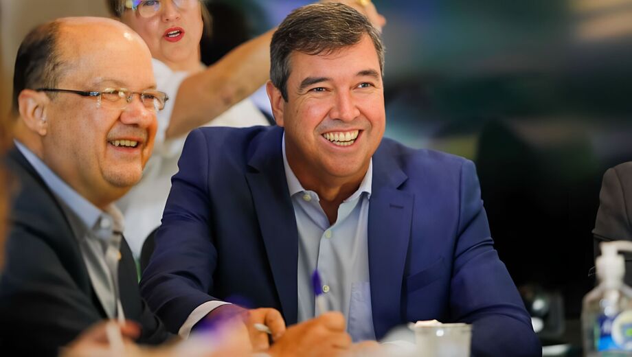 Durante sua ausência, o vice-governador José Carlos Barbosa assumirá o comando da administração do Estado de Mato Grosso do Sul.