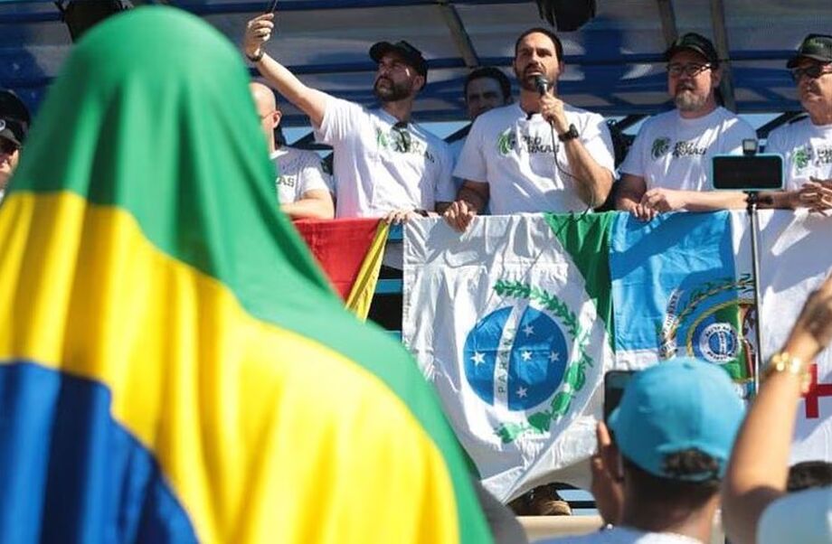 Na manifestação deste domingo, 9, Eduardo disse que professores 'doutrinadores são piores do que traficantes de drogas'