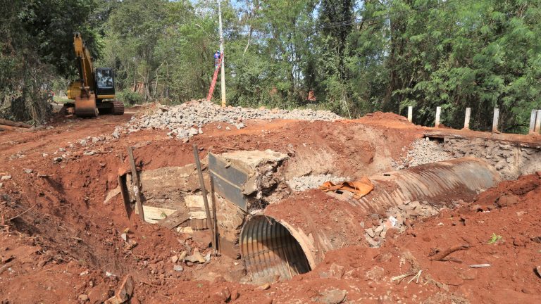A equipe da Secretaria Municipal de Infraestrutura e Serviços Públicos (Sisep) já fez a limpeza total da área e a reestruturação e reforço da tubulação de armco