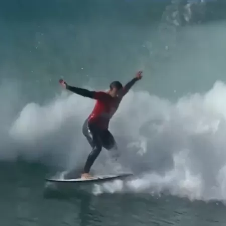 Ítalo Ferreira se machuca durante repescagem da etapa de J-Bay