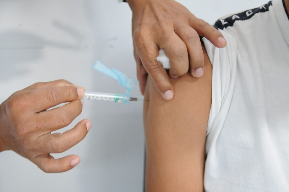 Em nota enviada aos sistemas público e privado, a Anvisa afirma que qualquer ocorrência médica indesejada após a vacinação deve ser comunicada ao órgão