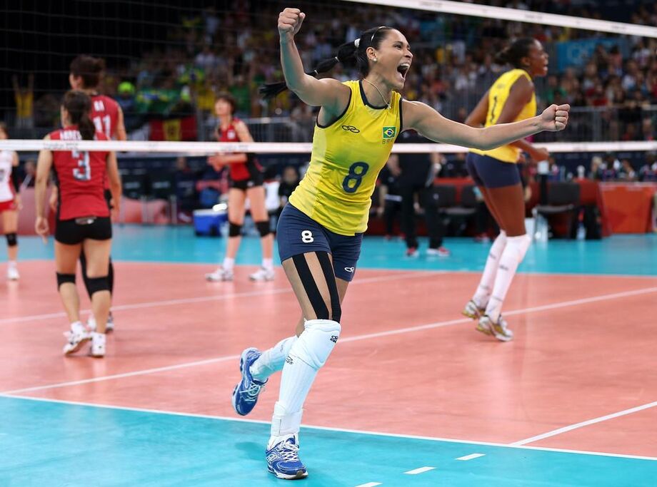 Jaqueline e sua vibração dentro de quadra em 2021
