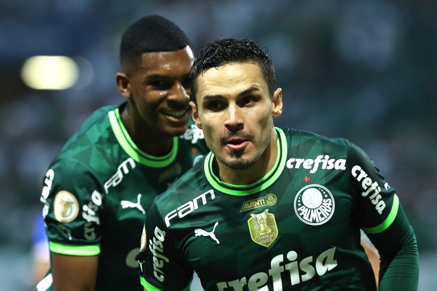 Com gol de Veiga e Weverton decisivo, Palmeiras bate Fortaleza e encerra jejum no Brasileirão