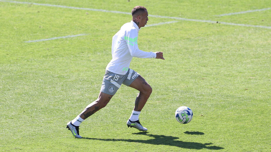 Breno Lopes marcou o terceiro gol do Verdão contra o Fortaleza