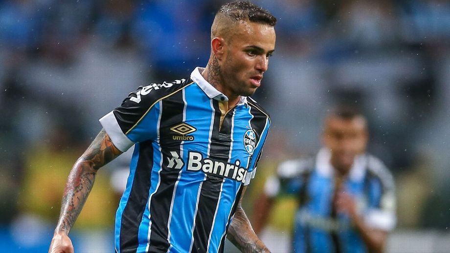 O meia Luan atuando pelo Grêmio