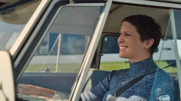 Imagem de Elis Regina foi recriada digitalmente para dueto com a filha, Maria Rita, em comercial da Volkswagen