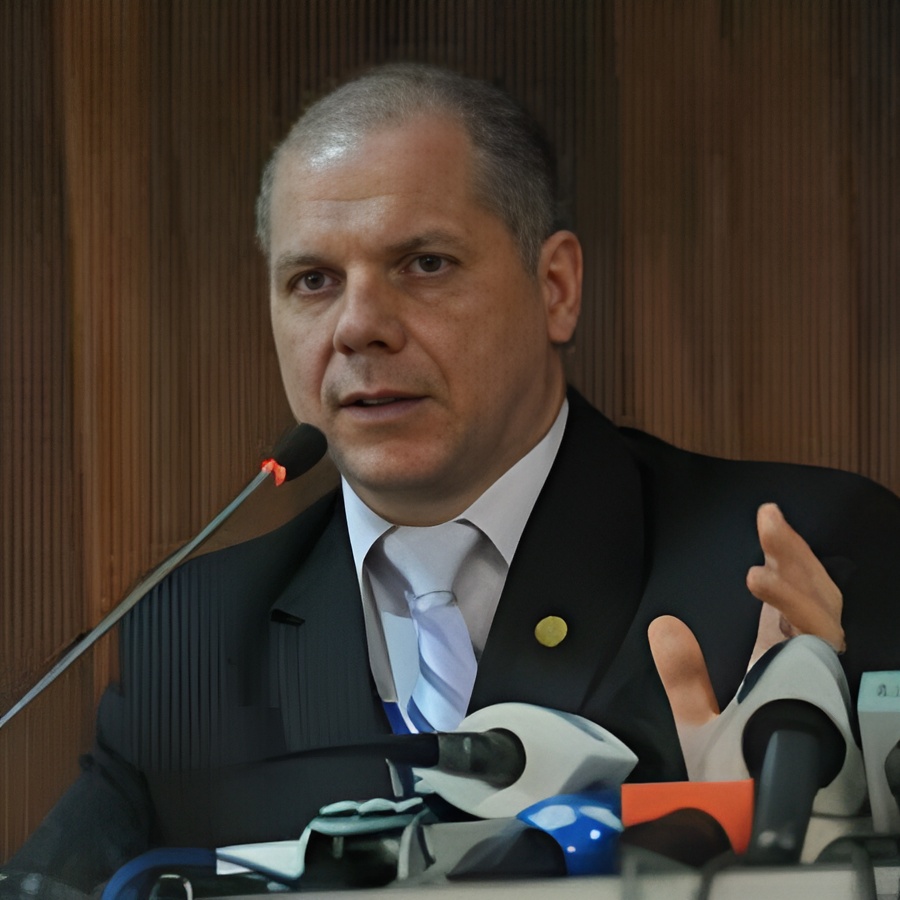 Alessandro Antônio Stefanutto assume a presidência do INSS com a missão de aprimorar as políticas de seguridade social do Brasil.