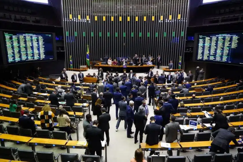 A Câmara aprovou na noite desta quinta-feira, 6, e na madrugada desta sexta-feira, 7, a reforma tributária em dois turnos