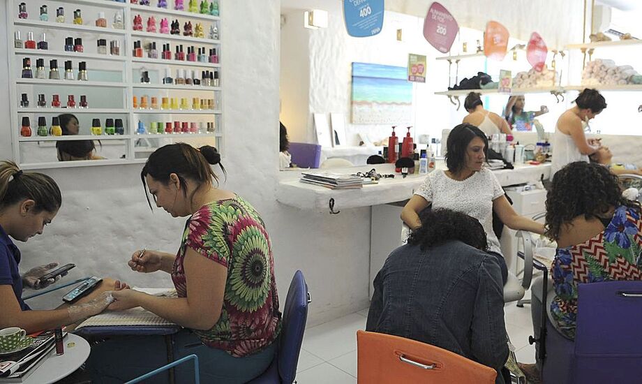 O setor de serviços, o que mais emprega na economia, apresentou crescimento de 0,9% em maio