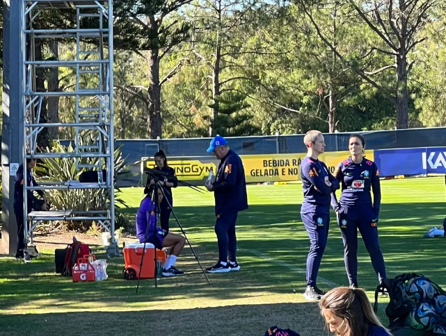 Marta depois do treino com a bolsa de gelo