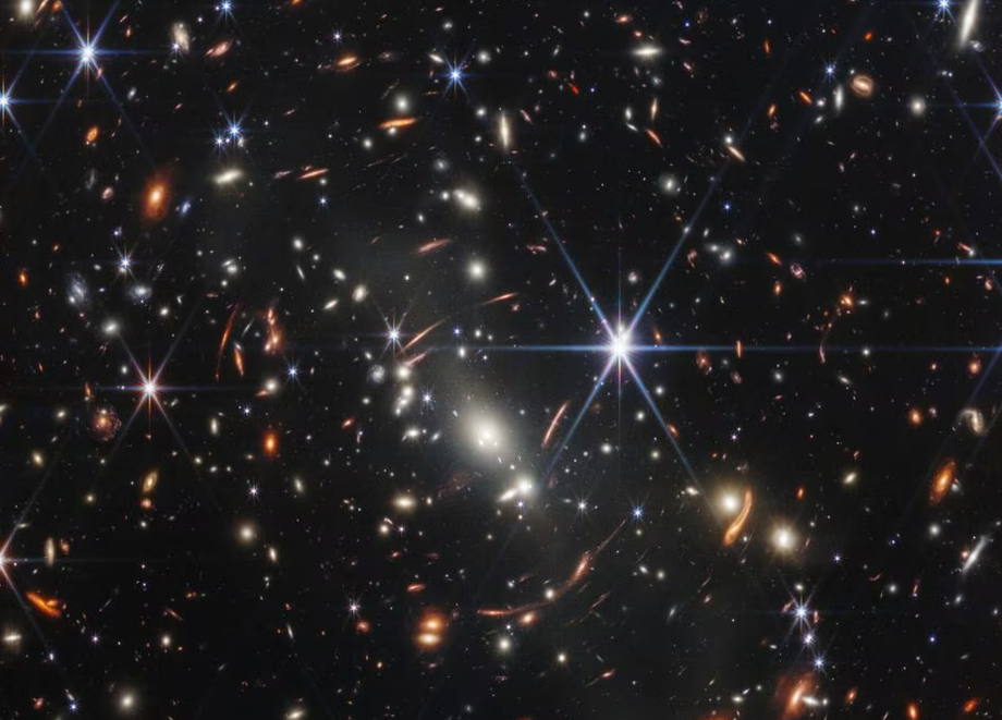 Estrelas são astros que possuem e emitem luz (energia) própria.