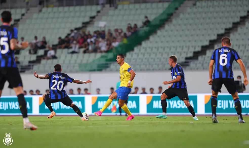 Cristiano Ronaldo em ação pelo Al-Nassr, contra a Inter de Milão, em amistoso de pré-temporada