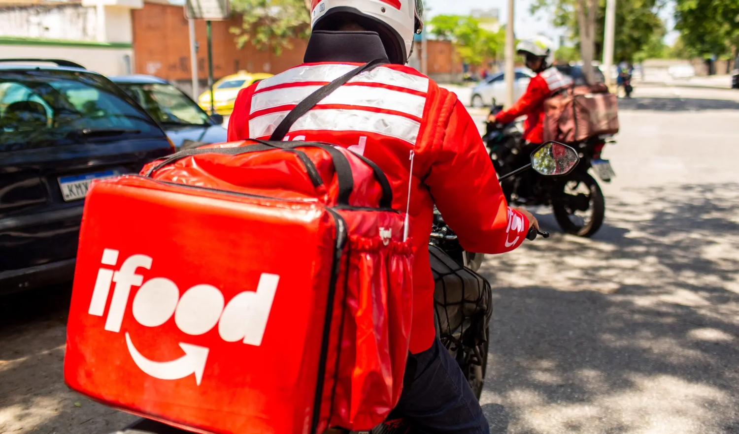 iFood lança portal de dados e diz que entregadores trabalham 31,1 horas mensais pelo app