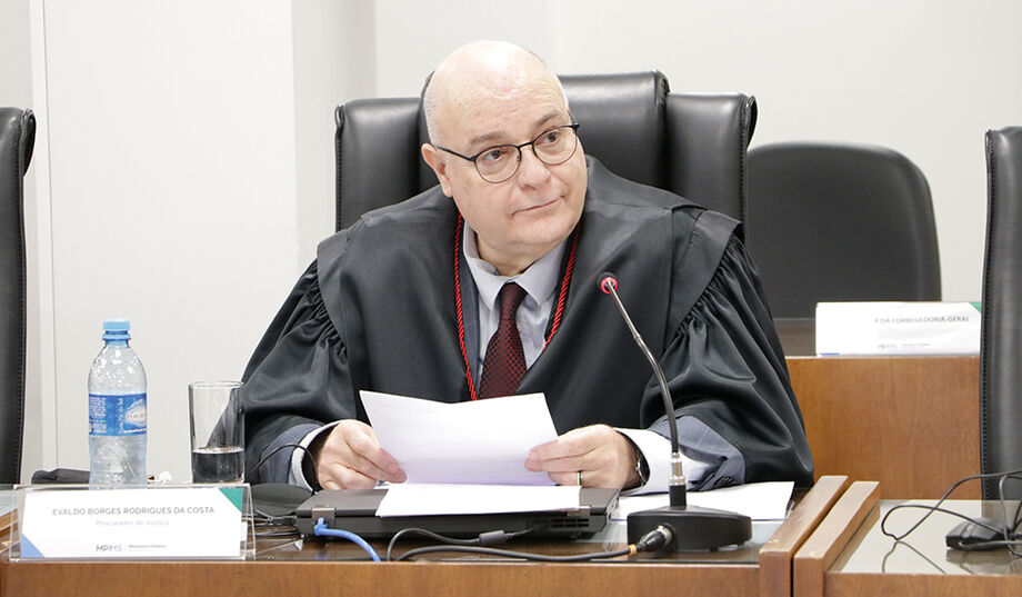 Evaldo Borges Rodrigues da Costa (*)