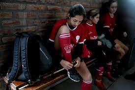 Argentina procura 'uma Messi' nas categorias de base para liderar sua seleção feminina