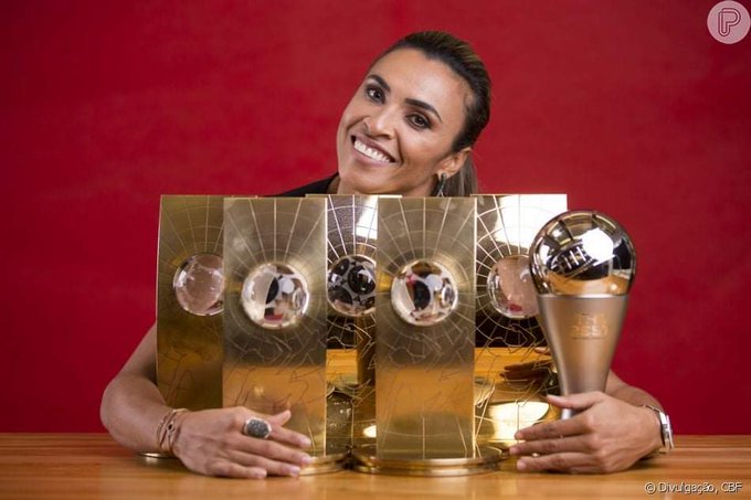 Marta sonha com título antes da estreia da Copa.