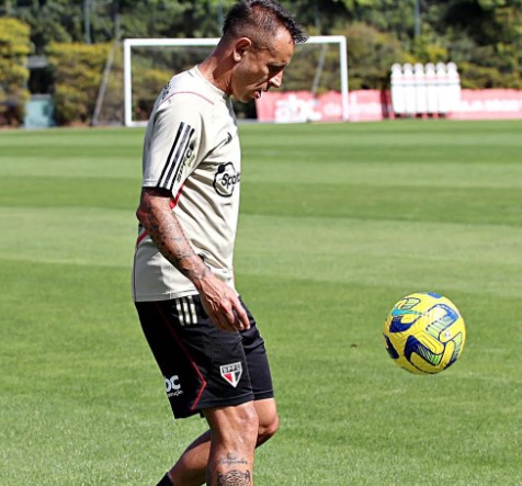 Rafinha em treino do São Paulo