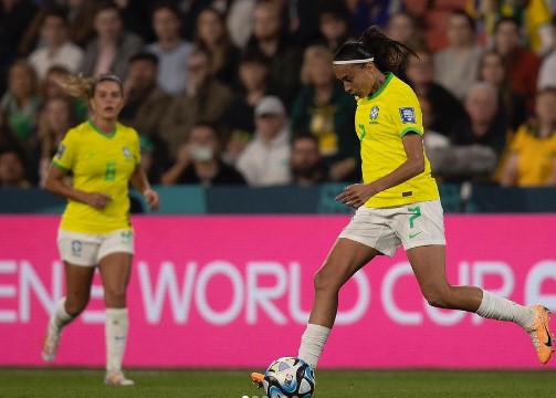 Andressa Alves admite favoritismo do Brasil e prega tranquilidade: 'A gente aguenta a pancada'