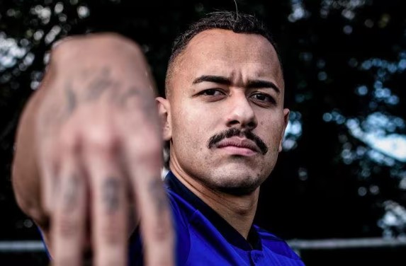 Jogador tem 24 anos e nasceu em São Paulo