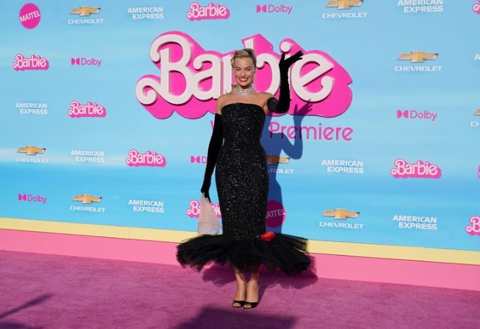 Margot Robbie chega à estreia de Barbie no domingo, 9 de julho de 2023, no The Shrine Auditorium em Los Angeles
