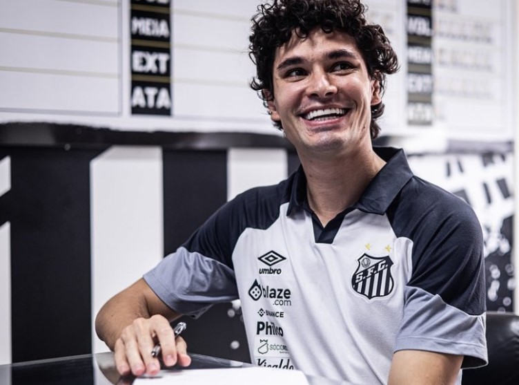 Santos anuncia retorno do lateral-esquerdo Dodô, ex-Atlético-MG
