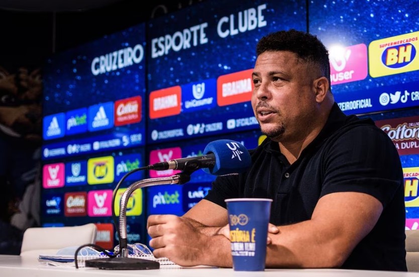 Visita de Ronaldo, na Toca da Raposa 2, em Belo Horizonte.