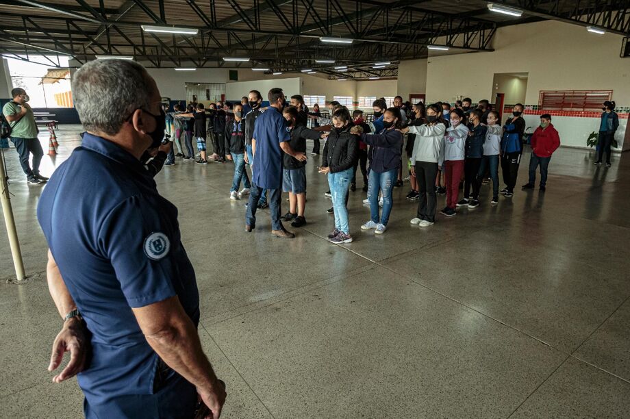 Escolas cívico-militares saem do programa do MEC.