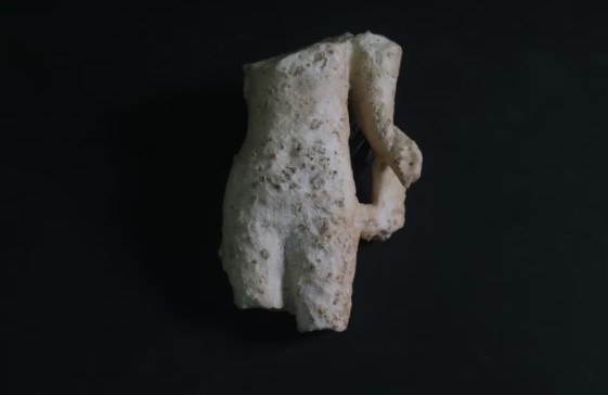 Ninfa, encontrada no sítio arqueológico de La Alcudia, segura uma cornucópia, chamada de o corno da abundância, que representava fertilidade, riqueza e abundância.