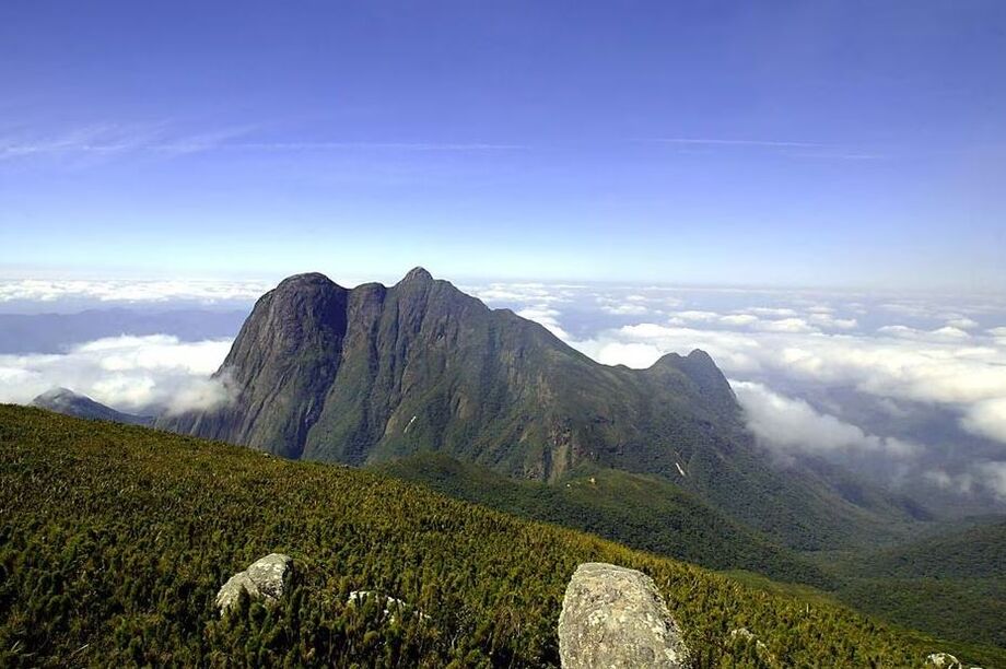 Serra do Mar no Paraná, local onde avião com servidores do Estado desapareceu