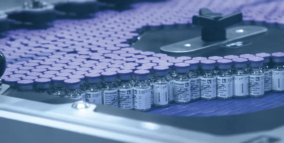 Frascos de teste da vacina contra a Dengue da Takeda.