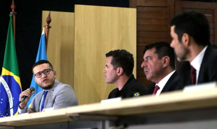 De acordo com o delegado da PF Guilhermo Catranby, um dos integrantes do grupo de investigação do crime, o colaborador revelou que o ex-bombeiro Maxwell Simões Corrêa, conhecido como Suel, preso nesta segunda-feira (24), começou a participar da elaboração