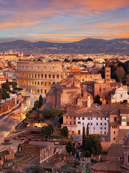 Vista do Coliseu, em Roma na Itália