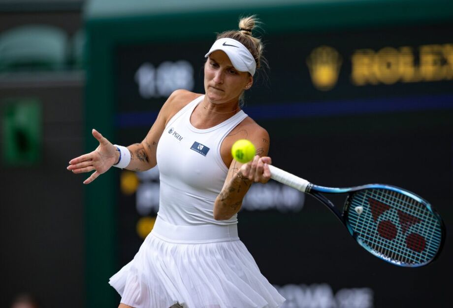 Após título em Wimbledon, Vondrousova lembra dificuldades superadas: 'o tênis é maluco'