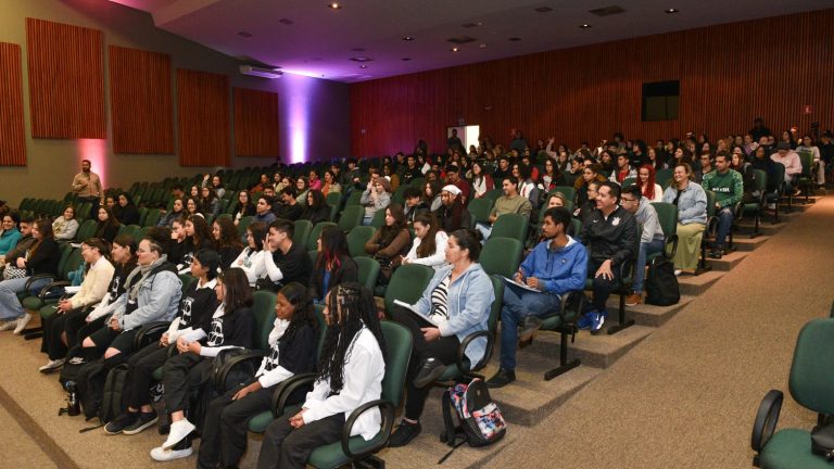 Aulões do curso preparatório do Enem serão abertos ao públicos aos sábados