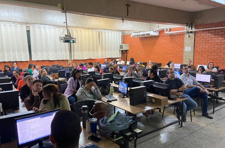 Profissionais são capacitados para o uso do sistema