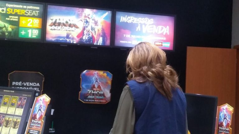 Variação no preço do ingresso dos cinemas.