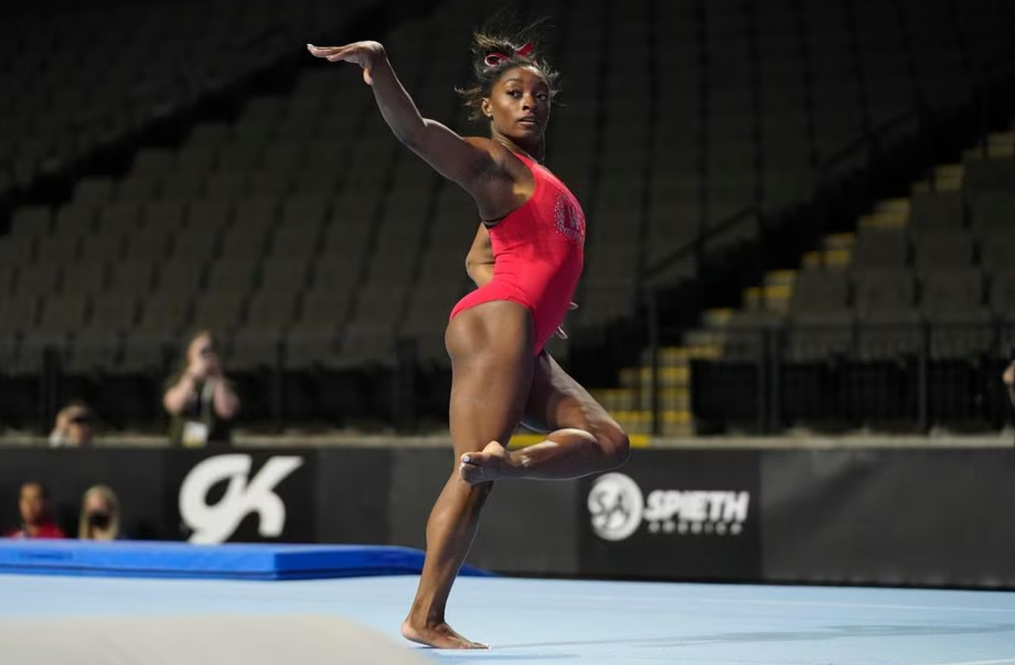 Simone Biles chamou a atenção pelo que mostrou no treino de pódio nesta sexta-feira