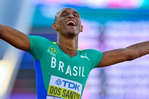 O velocista paulista é o segundo representante do Brasil a conseguir uma medalha de ouro em um Mundial de Atletismo