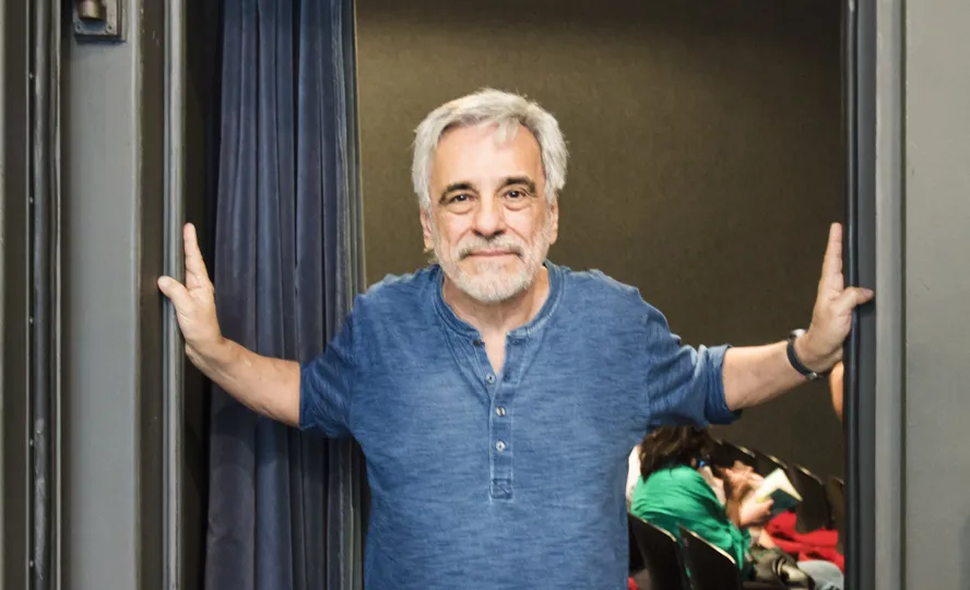 Além de ator e diretor, Aderbal foi apresentador, de 2012 a 2016, do programa Arte do Artista, na TV Brasil