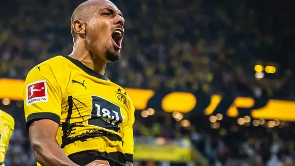Borussia marca no fim e estreia com vitória sobre o Colônia na Bundesliga Gol que decretou o triunfo foi anotado por Donyell Malen, aos 44 minutos do segundo temp
