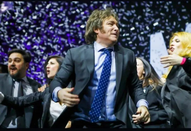 Candidato ultraliberal à presidência da Argentina, Javier Milei garante ter encontrado o antídoto para a trajetória descontrolada dos preços