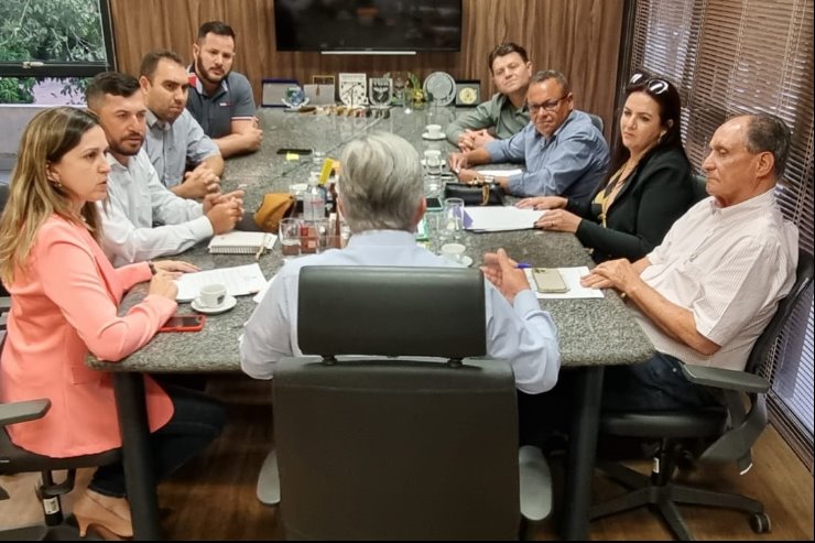 Zé Teixeira se reuniu com o secretário Antônio Carlos Videira, acompanhado de vereadores do município