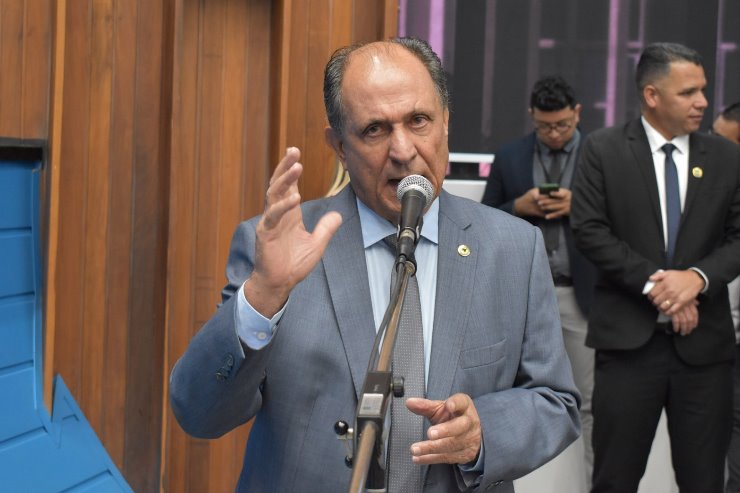 Deputado Zé Teixeira intercede por reforma de escola em Dourados